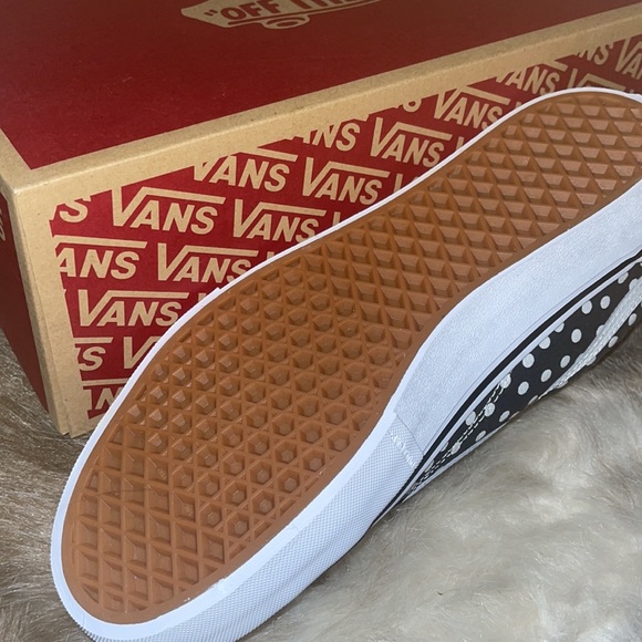 My partner no longer wants these shoes. - Picture 2 of 7